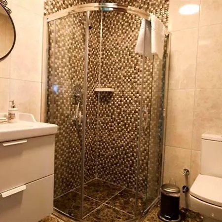 فندق Niluefer Butik (adults Only)
